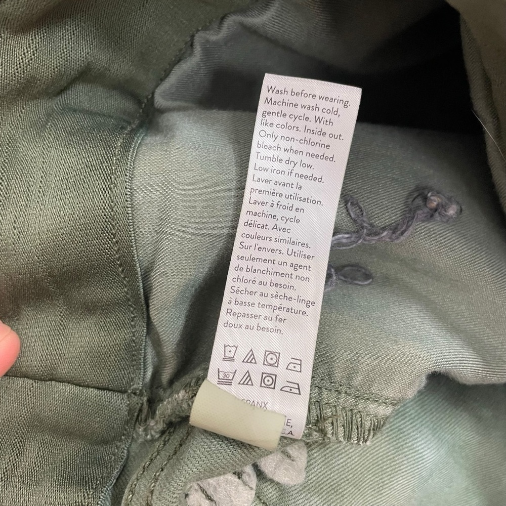 NWOT Spanx Stretch Twill Ankle Cargo Pant in Soft Sage Size M - Picture 17 of 17